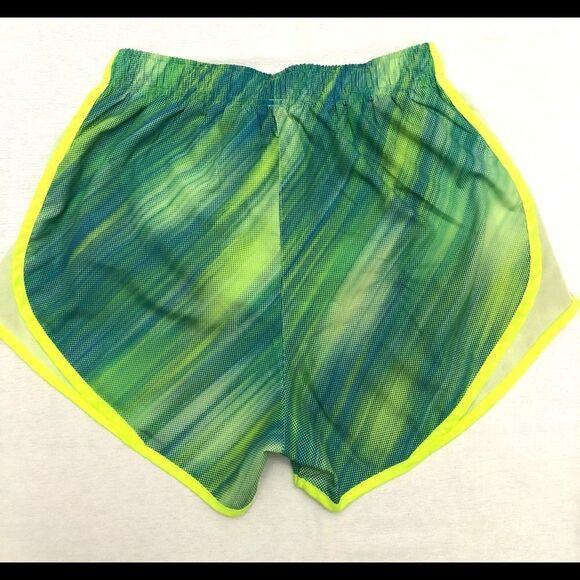 Bundle under armour heat gear and Nike dri-fit womens shorts size S - Picture 3 of 11